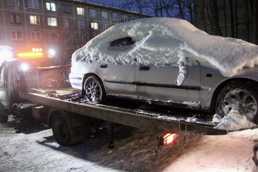 Со двора ул. Сгибнева, 8 вывезли автохлам
