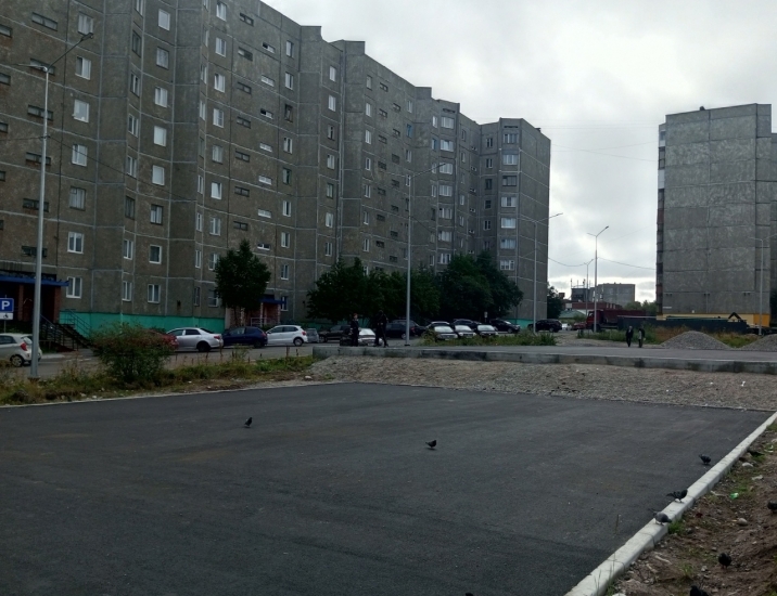 Продолжается благоустройство многофункциональной площадки на ул. Полярная