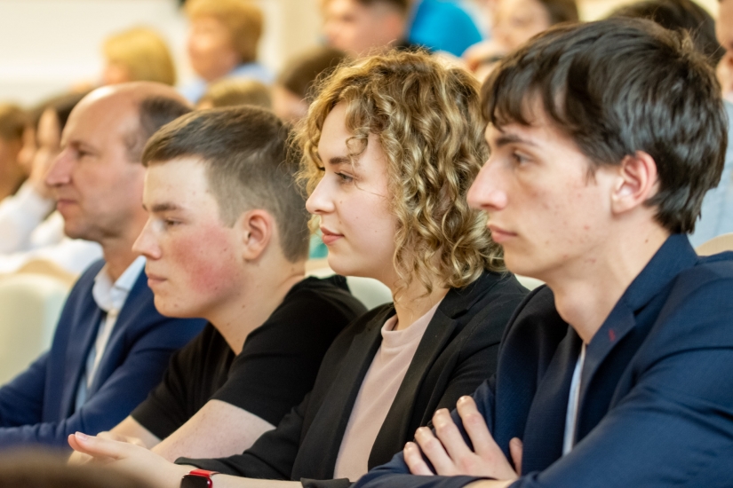 Более 230 студентов-отличников в Мурманской области будут в этом учебном году ежемесячно получать региональную стипендию
