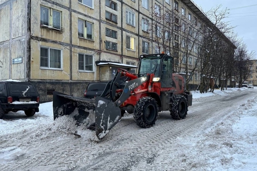 Североморские коммунальщики оперативно приступили к расчистке улиц после снегопада
