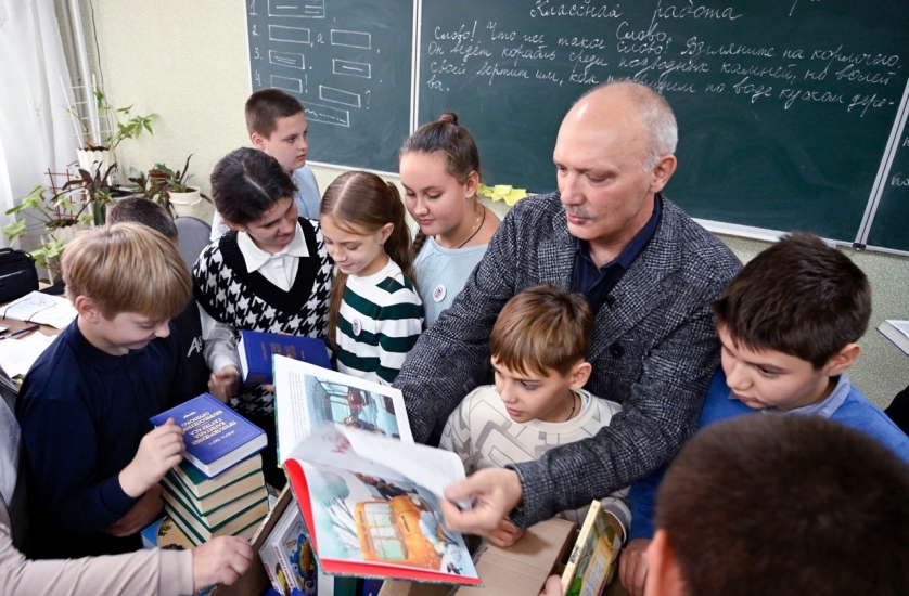 Книги на русском. Жители Мурманской области — школьным библиотекам ЛНР