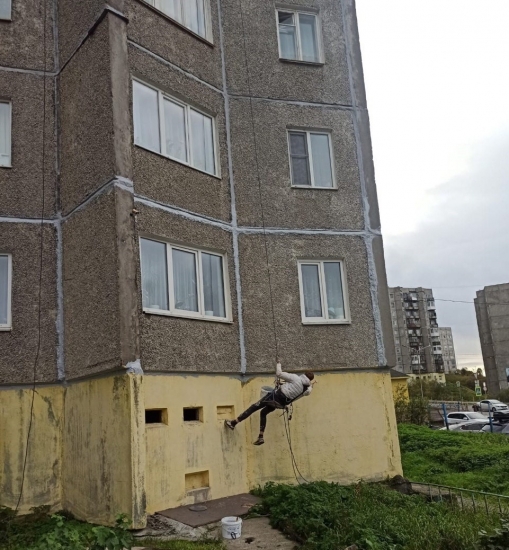 В Североморске обновили крышу и межпанельные стыки