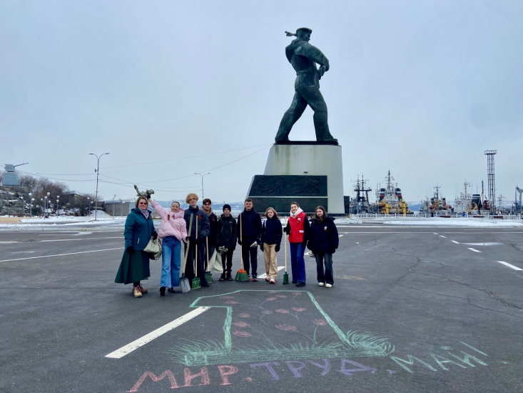 С Днем Весны и Труда, Североморск! 