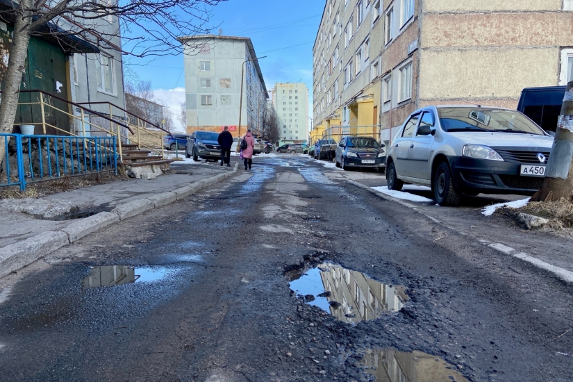 Утвержден перечень дворовых территорий, подлежащих ямочному ремонту в 2024 году