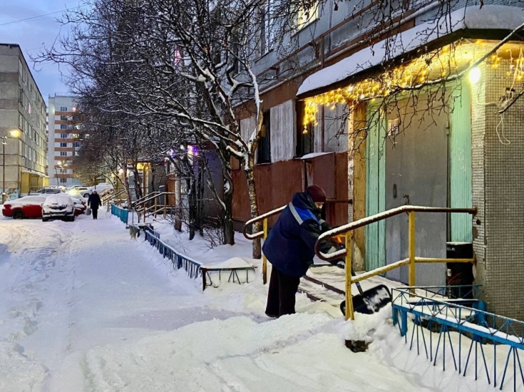 Коммунальные службы устраняют последствия снегопада