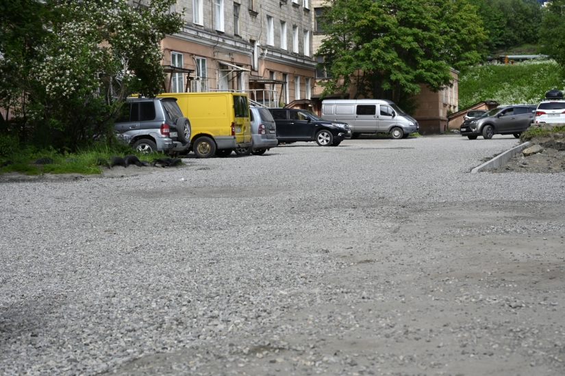 В Североморске стартовал ямочный ремонт дворовых проездов
