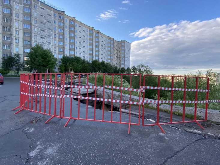 Осторожно: не проходите за ограждение!