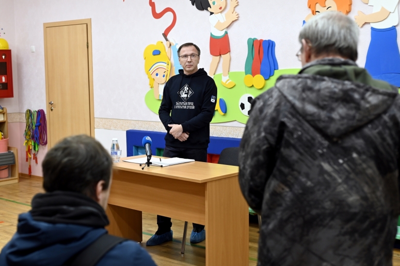 Врио главы ЗАТО г. Североморск Виталий Карпушкин провёл встречу с жителями нп Щукозеро