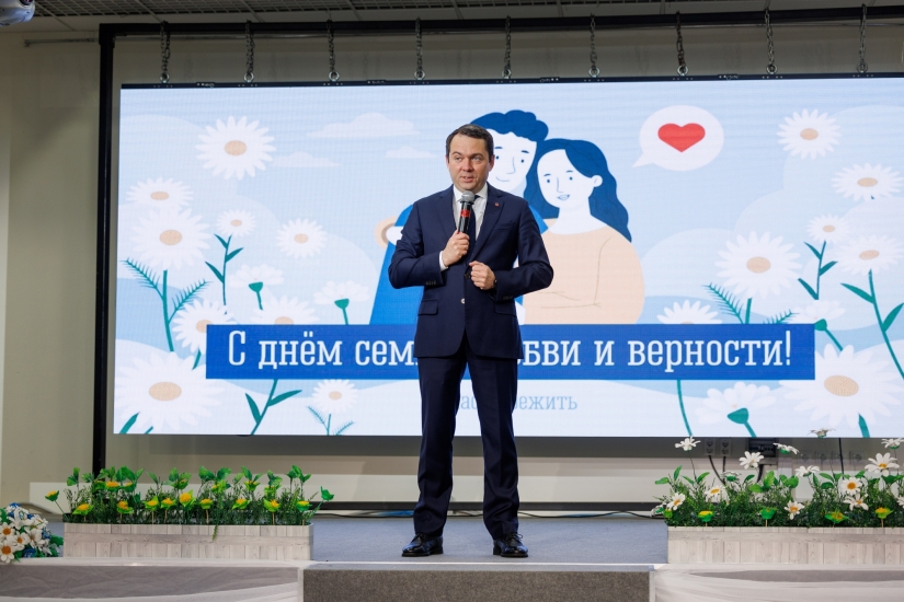 Поздравление губернатора Андрей Чибиса с Днем семьи, любви и верности
