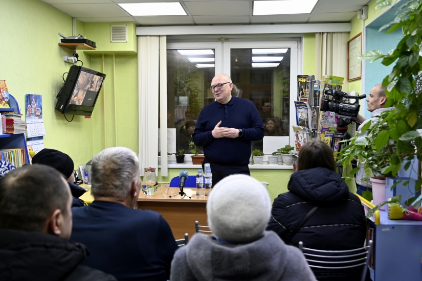 Глава ЗАТО Североморск Владимир Евменьков провел встречу с жителями ул. Кортик