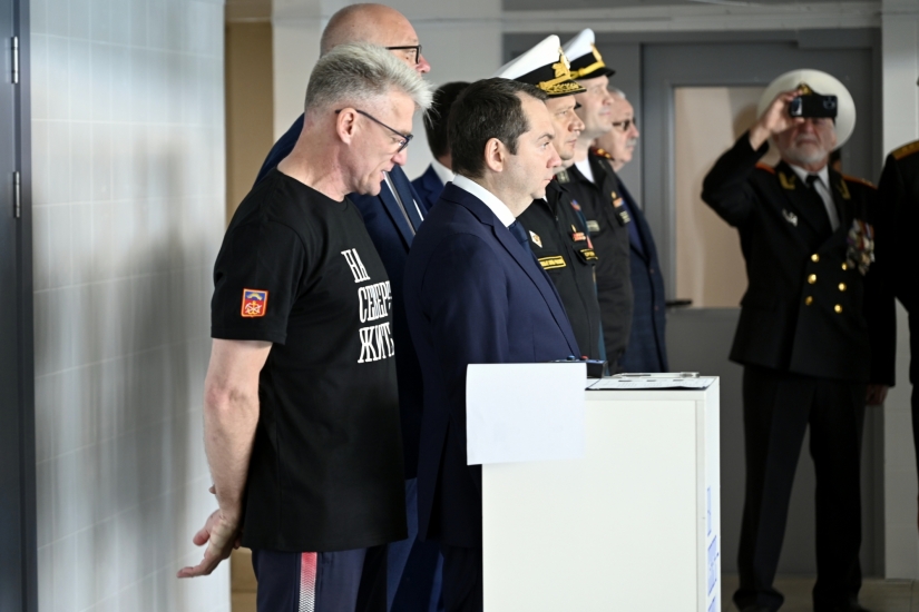Андрей Чибис дал старт первому заплыву в новом бассейне