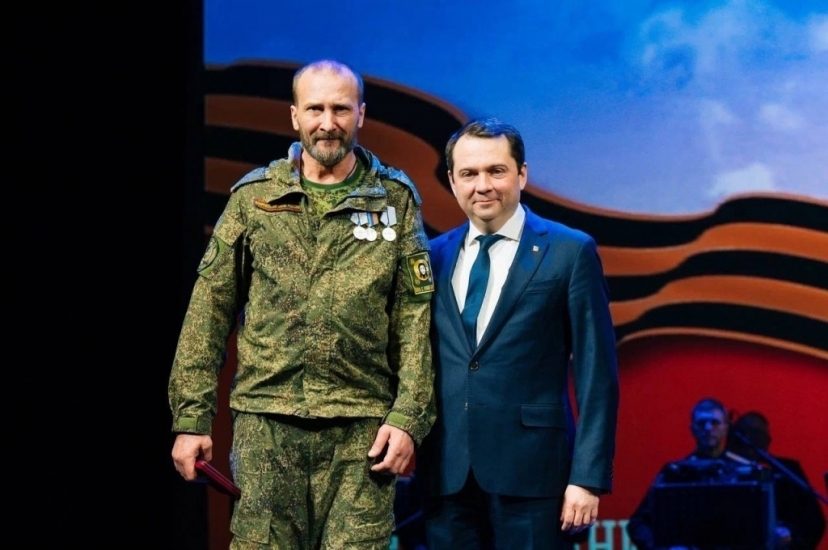 Губернатор Андрей Чибис поздравил с Днём защитника Отечества