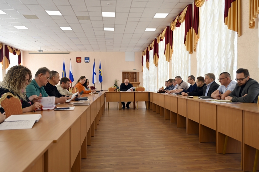 «Коммунальный час»: уборка травы, репутация УК, обновление дворов, подготовка к зиме