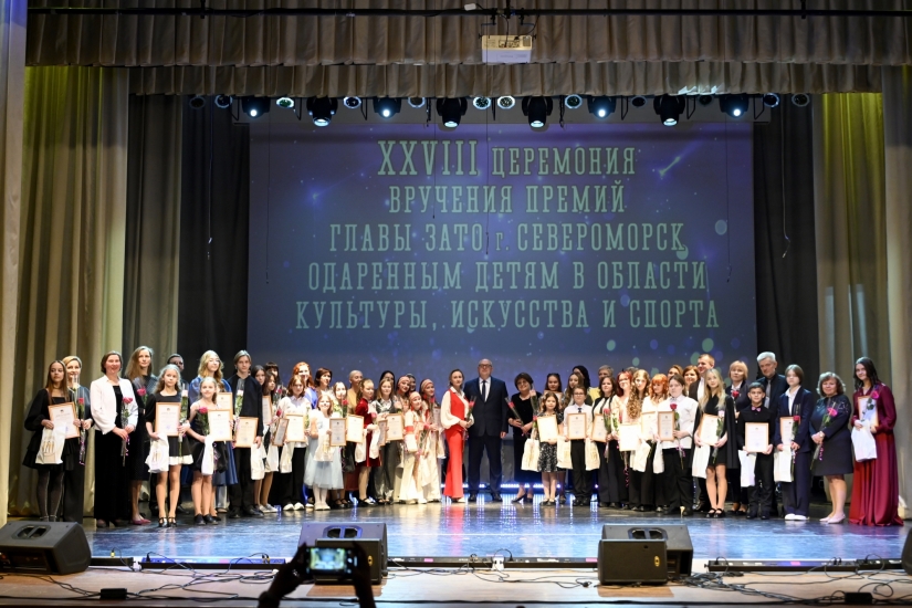 Браво!  На сцене премианты главы