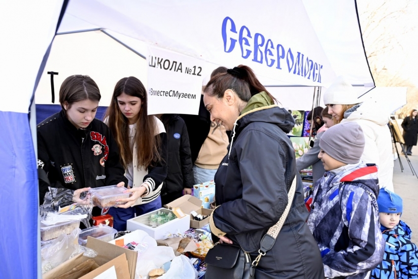 Более 100 тысяч рублей от североморцев - фронту