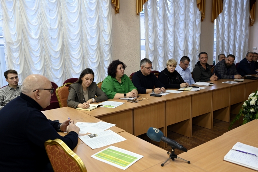 «Коммунальный час»: отопление, содержание территорий, ремонт подъездов