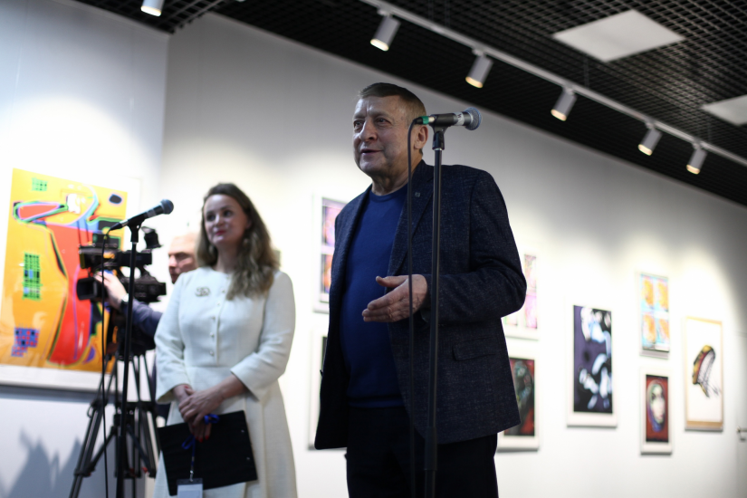 В Мурманске открылась выставка Анатолия Сергиенко