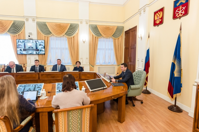Более 50 млн рублей направлено на поддержку жителей Мурманской области, нуждающихся в опеке